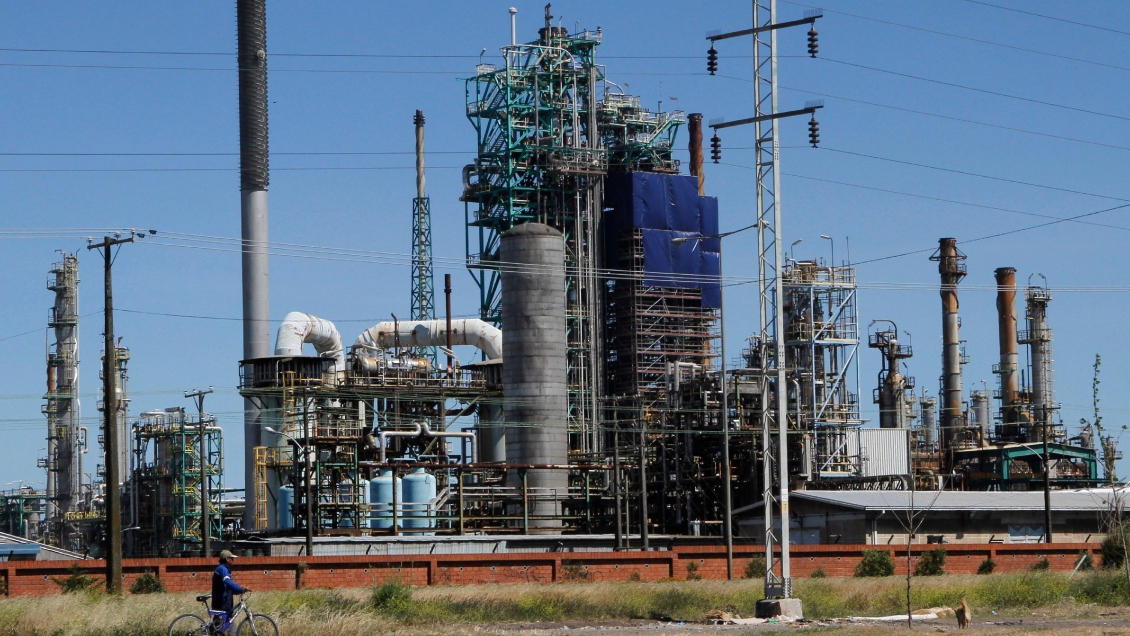 ENAP fue condenada a pagar tres millones a cada una de las 890 familias que la demandaron por malos olores en Hualpén