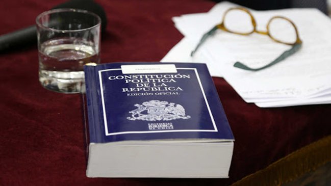 Proceso constituyente: Partidos afinan detalles de paridad, inhabilidades, remuneraciones y escaños reservados