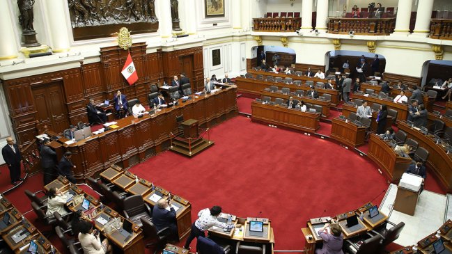 Primer paso: Pleno del Congreso de Perú aprobó adelanto de elecciones para abril de 2024