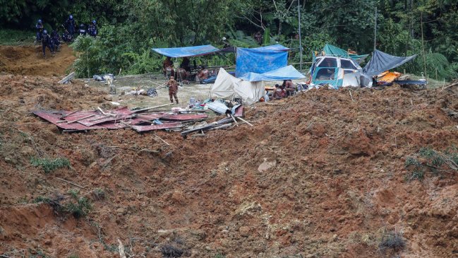   Suben a 30 los muertos tras la avalancha en un campin de Malasia 