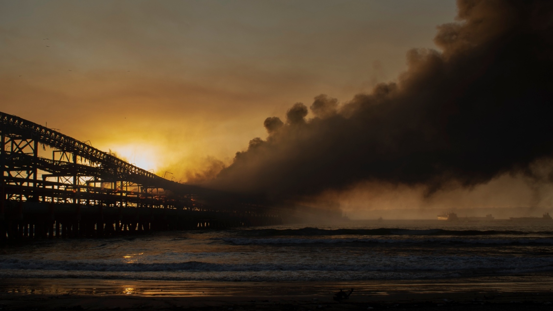 Alcalde exige presencia de Boric en Puchuncaví tras incendio que afectó a Puerto Ventanas