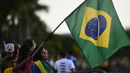   Tensión en Brasil a días del cambio de mando: Protestas, atentados, invitación a Maduro y desafíos de Lula 