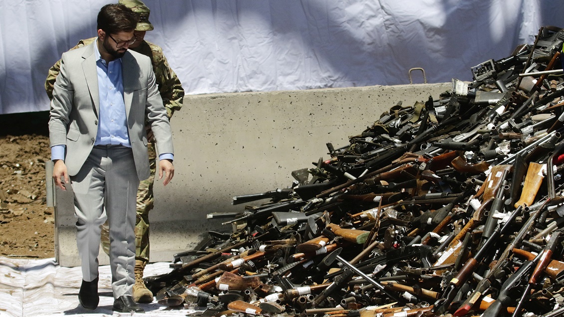Presidente Boric inspeccionó la destrucción de más de 17.000 armas de fuego