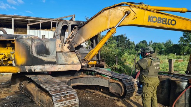 Ataque incendiario en Padre Las Casas dejó cuatro máquinas agrícolas quemadas
