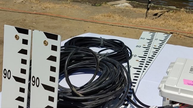 Instalan sensores que medirán variables ambientales en Humedal de Cahuil