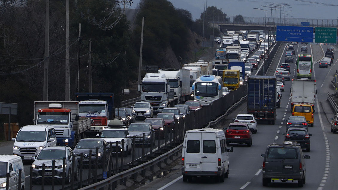 Al menos 190 mil vehículos salieron de la Región Metropolitana hasta este sábado