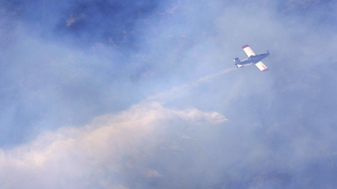 Capotó un avión que combatía incendio forestal en Galvarino: Su piloto murió