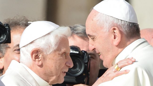  Papa Francisco encomendó a la Virgen a Benedicto XVI, 