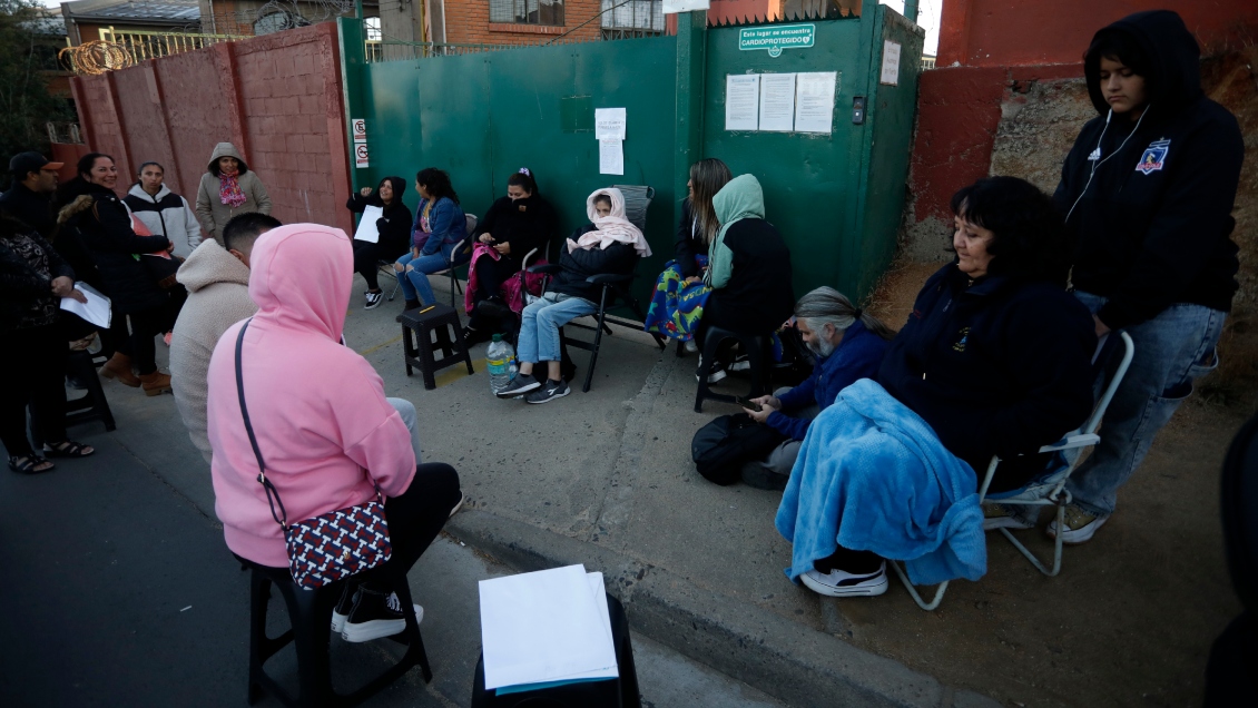 Ministro: Las colas por matrículas no ocurren en todos los colegios, sino en los de alta demanda
