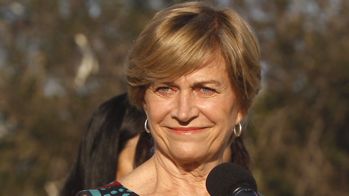 Evelyn Matthei sigue siendo el personaje político mejor evaluado de Chile, según la CEP