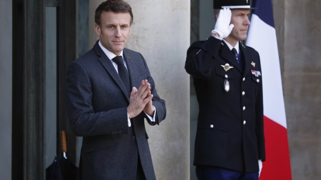 Macron le confirmó a Zelenski que Francia enviará carros de combate ligeros