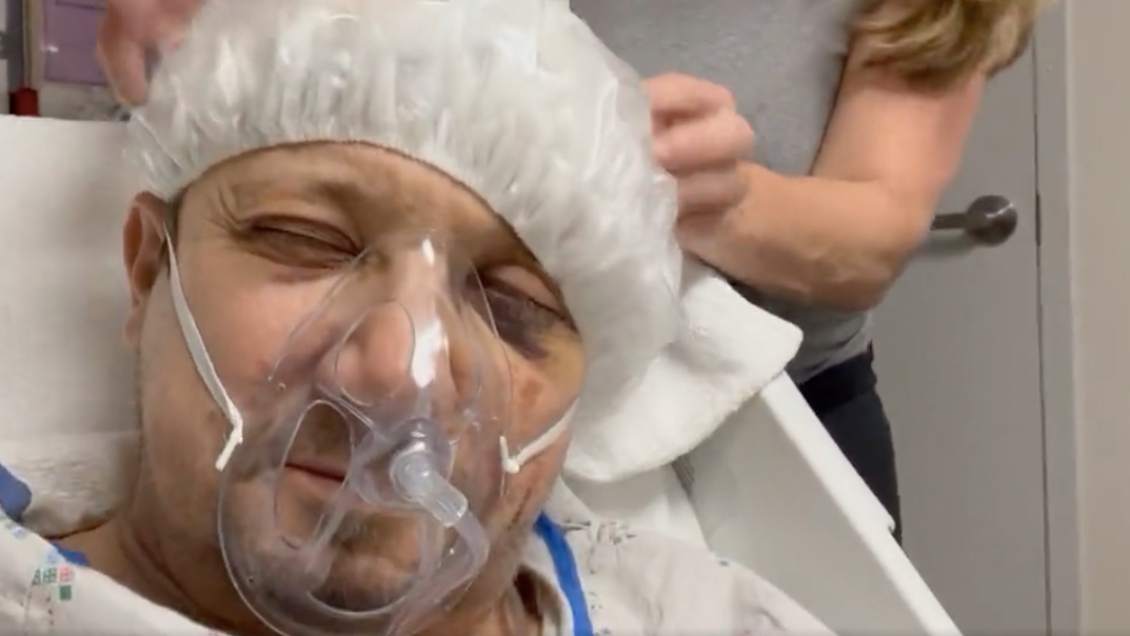 Jeremy Renner actualiza su estado de salud tras accidente con registro de su primer baño