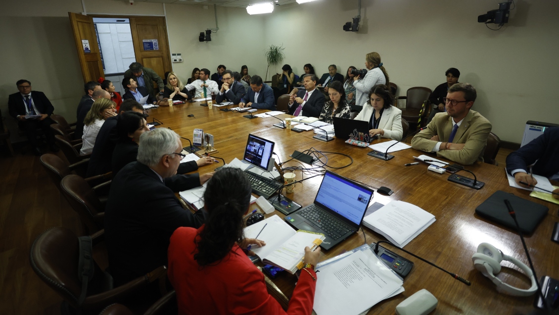 Comisión de Constitución votará más de 200 indicaciones a proyecto que habilita nuevo proceso constituyente