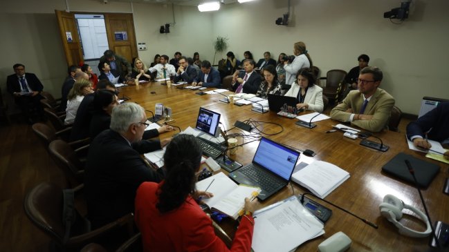 Comisión de Constitución votará más de 200 indicaciones a proyecto que habilita nuevo proceso constituyente