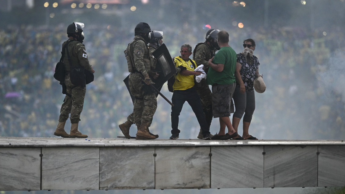 La Justicia suspendió al gobernador de Brasilia tras el asalto de los bolsonaristas