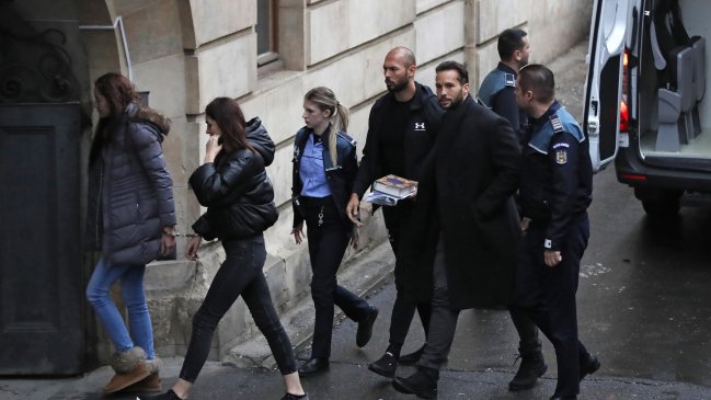 Andrew Tate se presentó ante la justicia rumana con un Corán en las manos