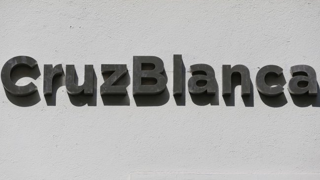 Clínica Indisa advirtió que isapre Cruz Blanca está incumpliendo reajuste por IPC