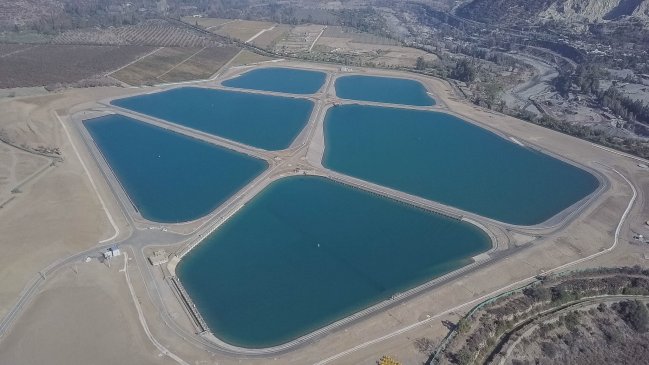 Aguas Andinas comenzó a recuperar reservas en sus plantas tras turbiedad en ríos Maipo y Mapocho