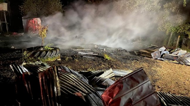 Ataque incendiario consumió por completo una casa en las cercanías de Victoria