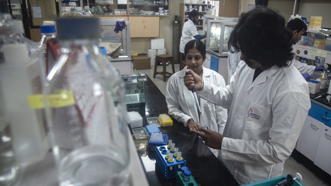 Foro Económico dice que el mundo necesita un 37% más de médicos y docentes