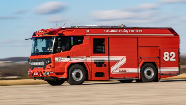 Bomberos de Santiago espera operar en 2024 su primer carro eléctrico
