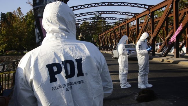 PDI detuvo a sospechosos de lanzar a un hombre a la ribera del Río Mapocho