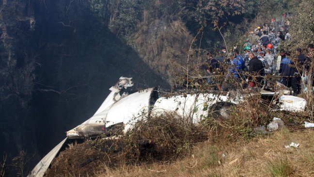   Tragedia en Nepal: Avión se estrelló al intentar aterrizar y contabilizan al menos 68 fallecidos 