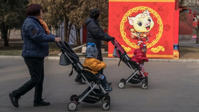   La población de China cae por primera vez en 61 años 