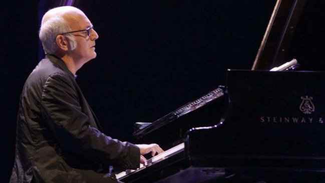 Ludovico Einaudi agenda concierto en el Teatro Municipal de Santiago como parte de su gira 