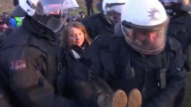 Policía alemana desalojó a la fuerza a Greta Thunberg de protesta contra una mina de lignito