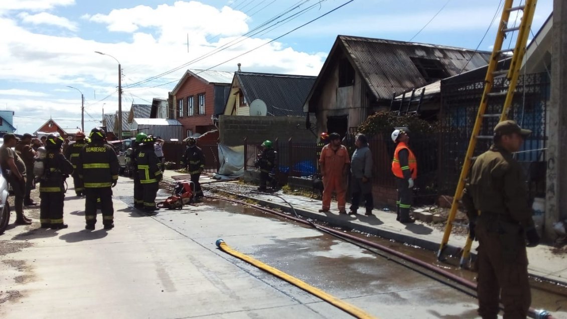 Dos adultos y dos niños murieron en incendio de una vivienda en Punta Arenas