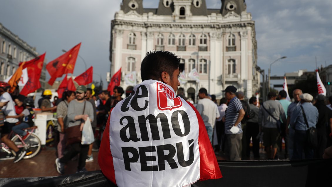 Fiscales y policías controlan ingreso de vehículos con manifestantes a Lima