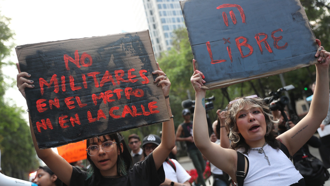 Masiva marcha en Ciudad de México para sacar al Ejército del metro