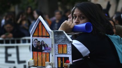   Comité habitacional de San Felipe protestó en el frontis de La Moneda 