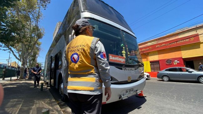 Bus fiscalizado en Estación Central trasladaba 30 ciudadanos extranjeros irregulares