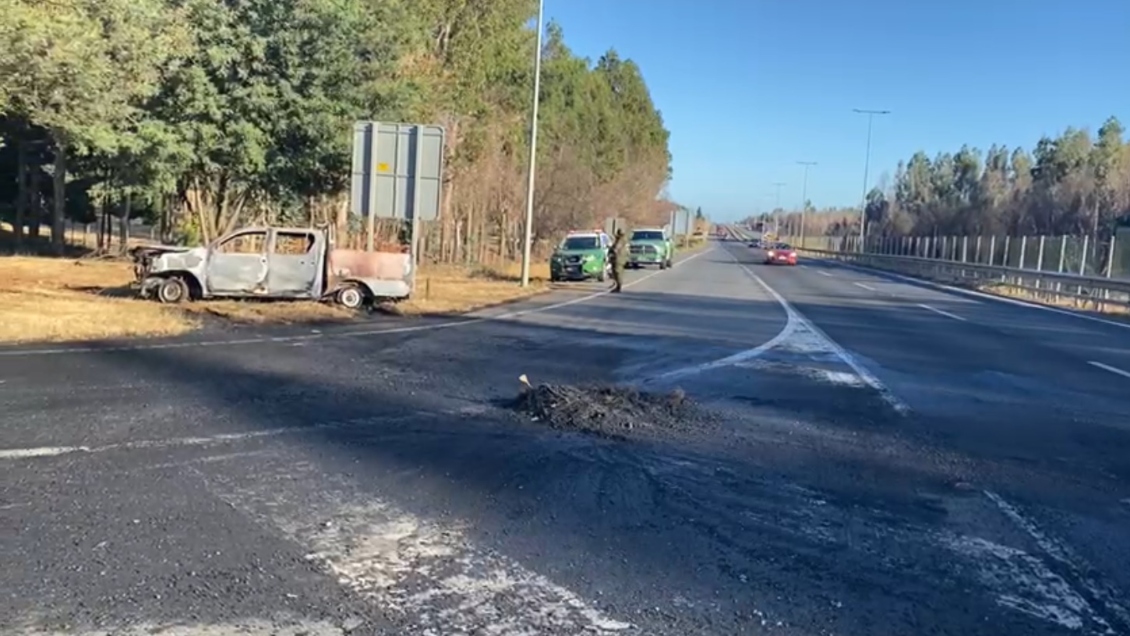 Sujetos obligaron a trabajador a instalar camioneta en ruta de La Araucanía para quemarla