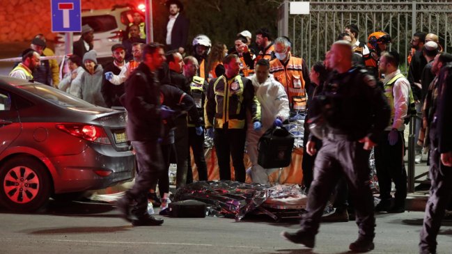   Ataque armado deja siete muertos en sinagoga de Jerusalén 