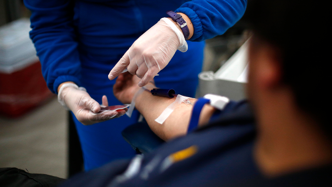 Estados Unidos: FDA propuso permitir a hombres homosexuales y bisexuales monógamos donar sangre