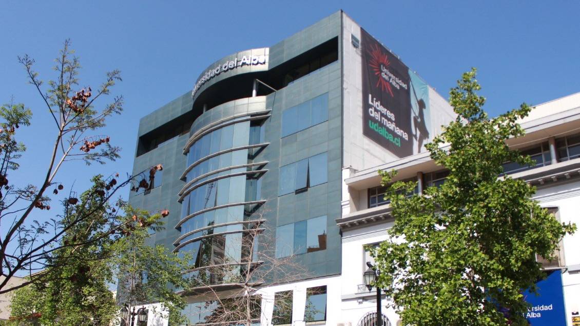 Universidad del Alba revirtió su situación financiera y escapó de la