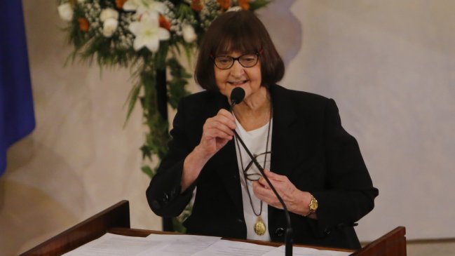 Rectora Devés y estallido social: No olvidamos lo que produjo; para el techo no mira nadie