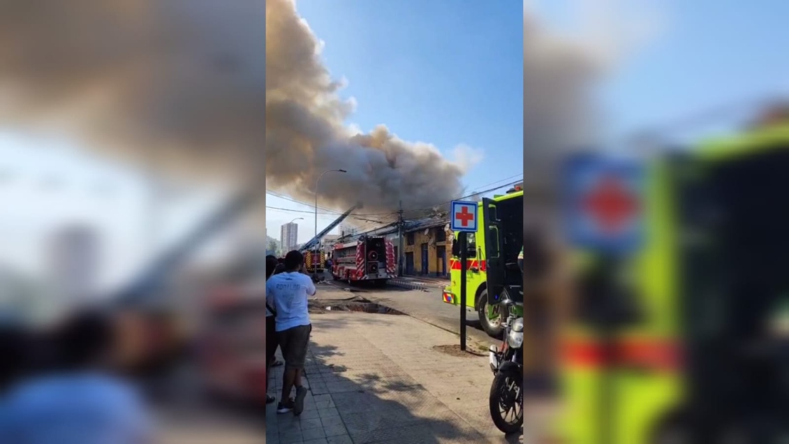 Incendio en cité de Recoleta movilizó a Bomberos