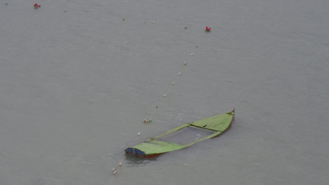 Hundimiento de un barco deja 51 muertos, en su mayoría niños, en Pakistán