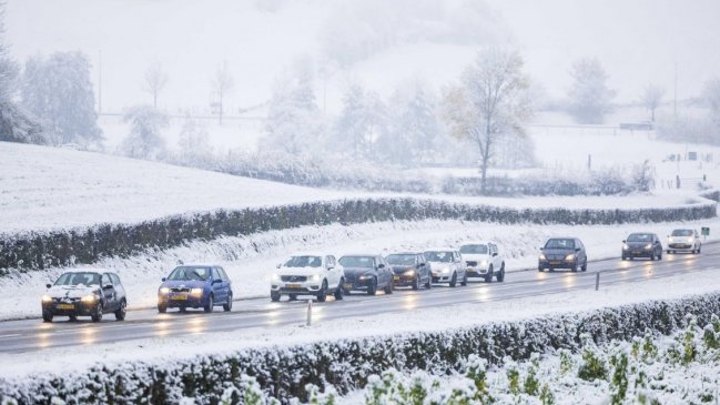 Tres muertos y unos 1.900 vuelos cancelados por tormenta en EE.UU.