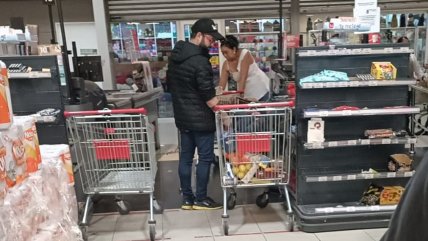   Vacaciones: Boric fue visto comprando en un supermercado de Coyhaique 