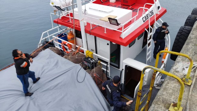 Embarcaciones de Quellón fueron sorprendidas extrayendo algas de manera ilegal en Aysén