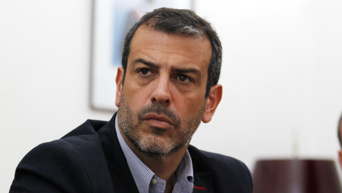 Exministro Delgado pide toque de queda para sectores con mayores focos de incendios forestales