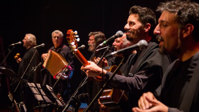   Quilapayún despide a su cantante Carlos Quezada con shows por Chile 