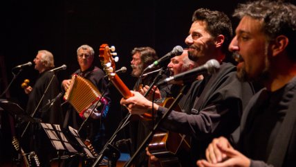   Quilapayún despide a su cantante Carlos Quezada con shows por Chile 