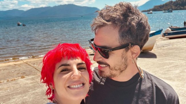 Actores Nicolás Oyarzún y Carmen Zabala publican romántica foto juntos