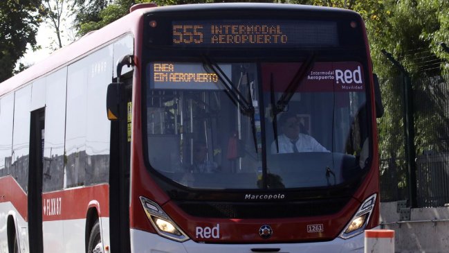  Micro 555 hacia al Aeropuerto de Santiago transportó 55 mil pasajeros en su primer mes  